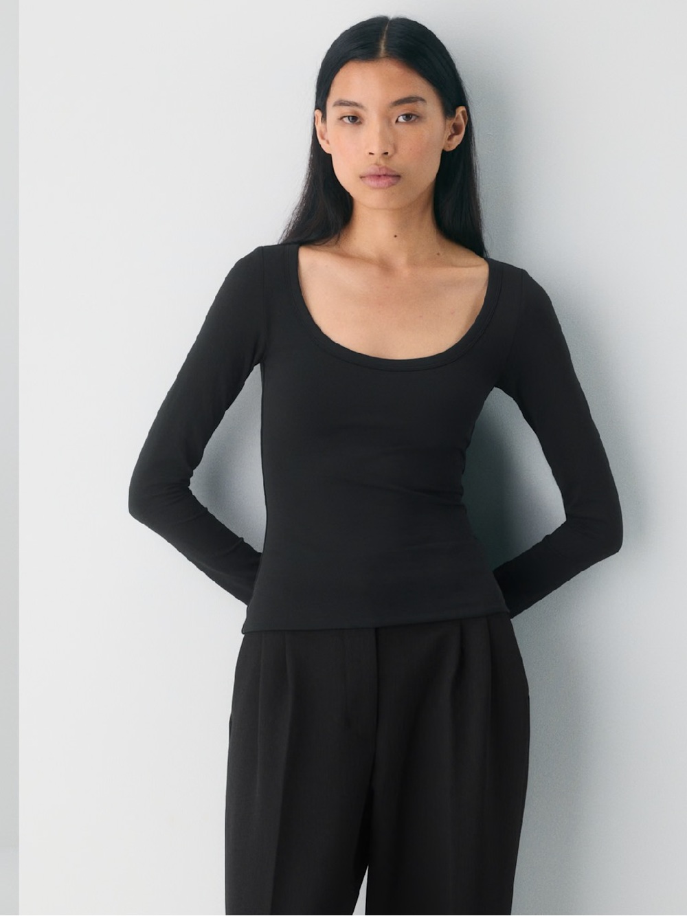 Aritzia Babaton Original Contour Archer Long Sleeve - Picture 2 of 5